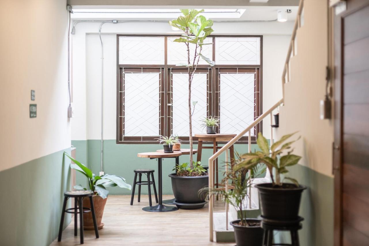 Better Moon Guesthouse Bangkok Exterior photo