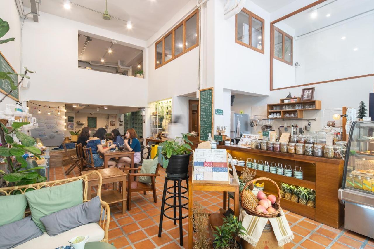 Better Moon Guesthouse Bangkok Exterior photo